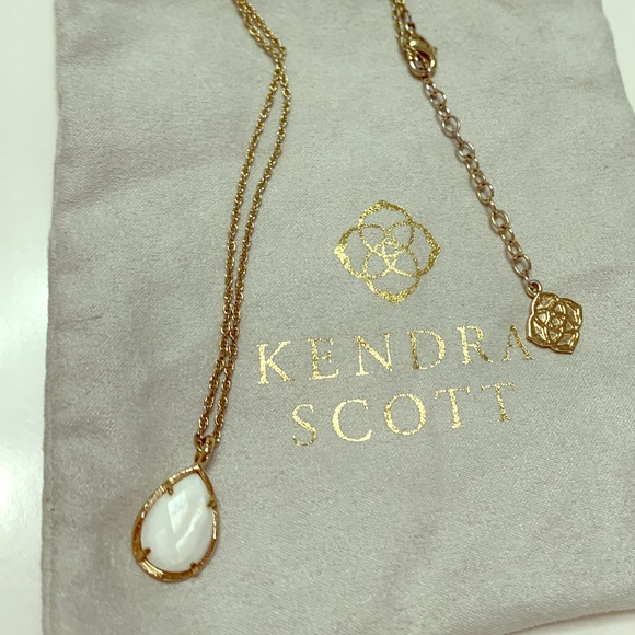 Kendra Scott Jewelry - Kendra Scott Kiri Pendant Necklace